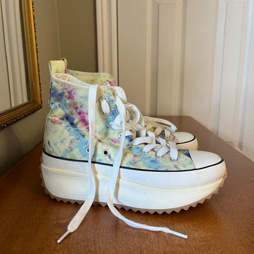 🤍TIE DYE PLATFORM LACE UP HIGH TOPS🌸